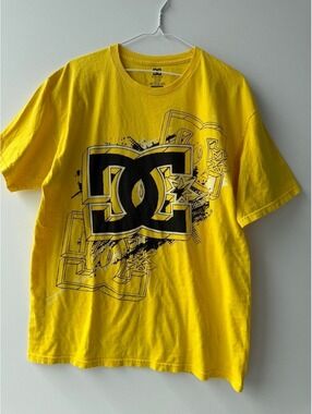 DC Yellow Graphic Logo Men's T-Shirt Large